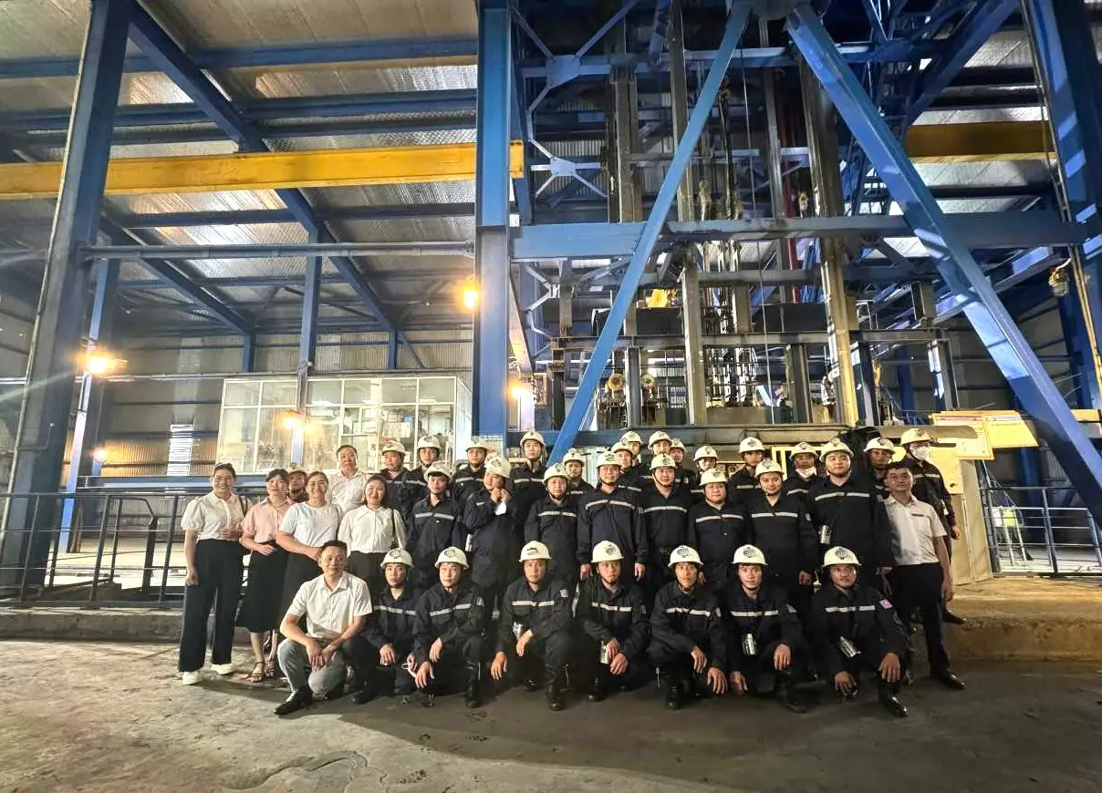 Học sinh nghề mỏ của Than Núi Béo mặc bảo hộ trong chương trình phối hợp đào tạo tại xã Ca Thành